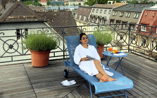 Lady's First Hotel (����)