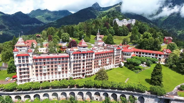 ����������� ����� ���������� ����������� (Swiss Hotel Management School)